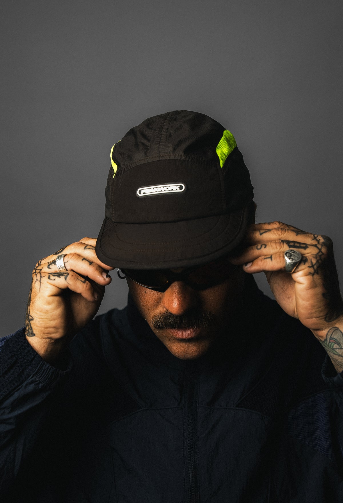 Scoot - Ultralight Running Cap - Brown / Strike Green